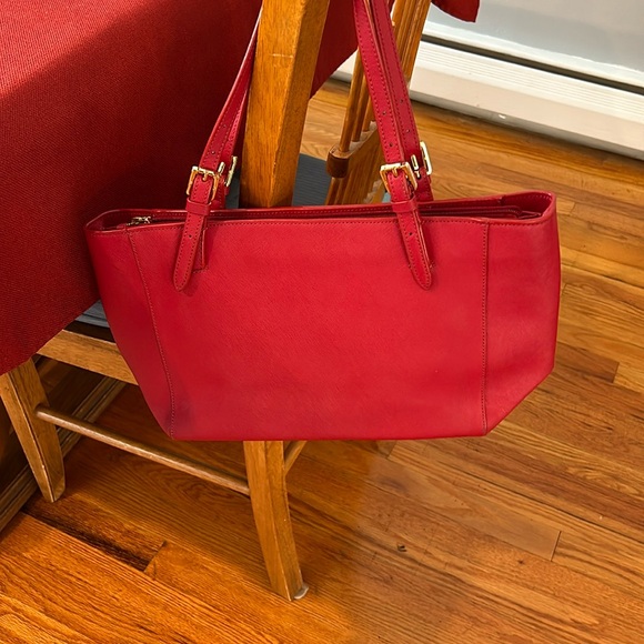 Tory Burch red Triple compartment tote.Very roomy. Big zipped middle compartment - Picture 2 of 4